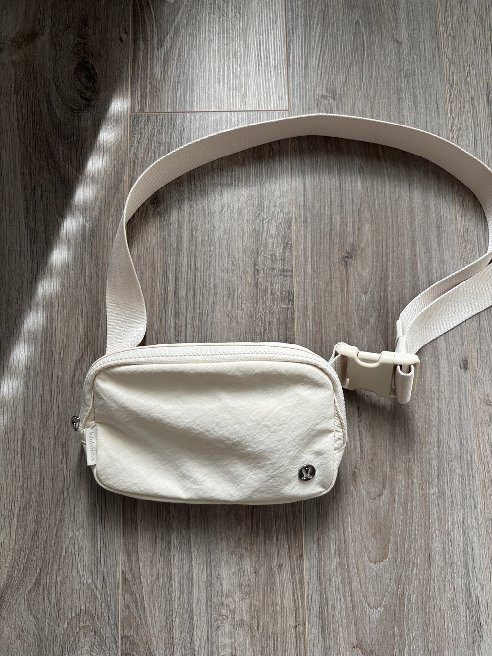 Lululemon Everywhere Belt Bag 1L Light Ivory/Silver